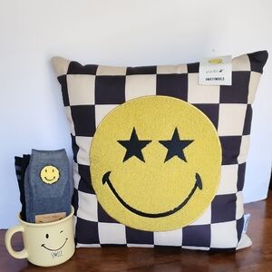YOOBI Checkered Pillow with Yellow Smiley Face Bundle